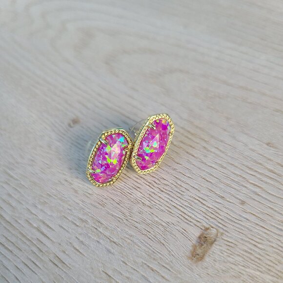 Kendra Scott Ellie Gold Stud Earrings in Fuchsia Kyocera Opal - Picture 1 of 2